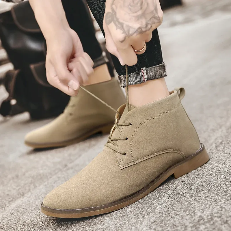 Fashionable suede chukka boots for men, light ankle boots