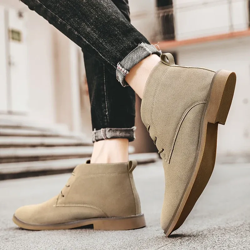 Fashionable suede chukka boots for men, light ankle boots