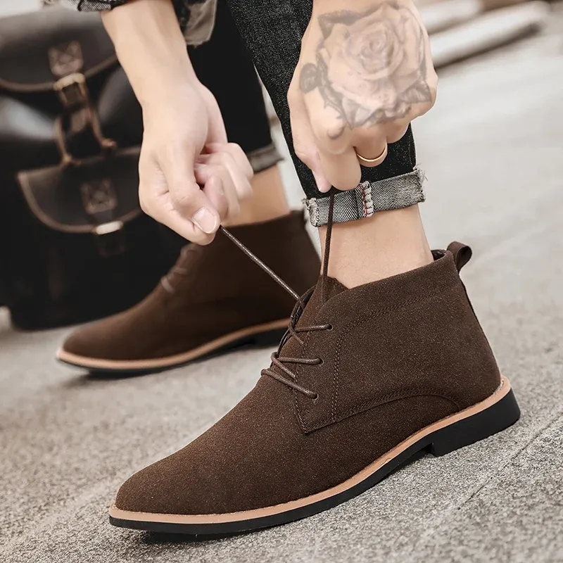 Fashionable suede chukka boots for men, light ankle boots