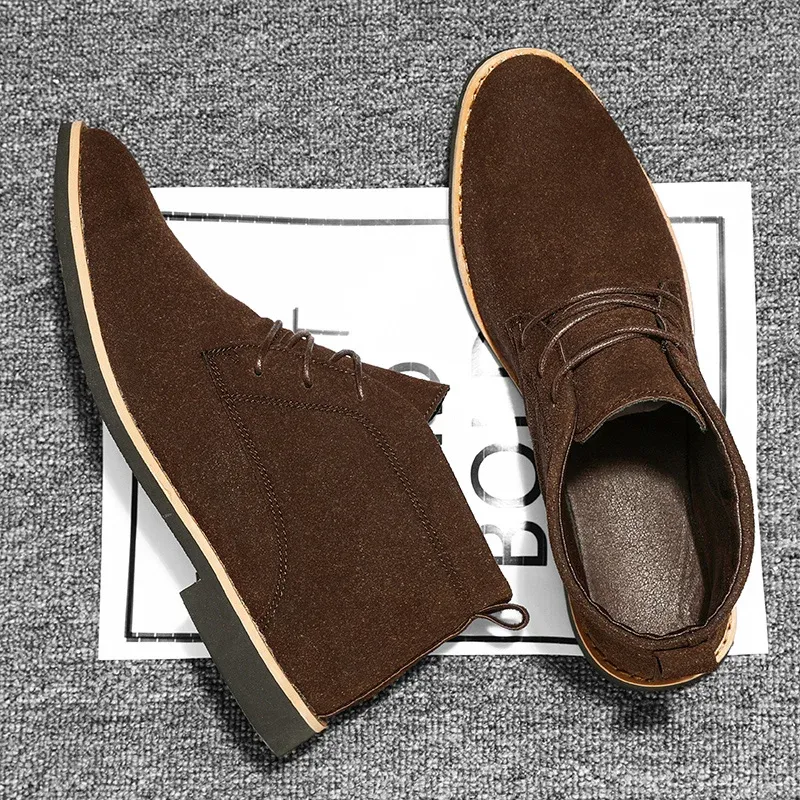 Fashionable suede chukka boots for men, light ankle boots