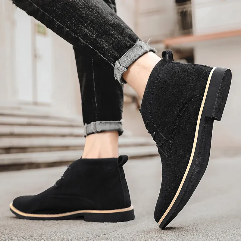 Fashionable suede chukka boots for men, light ankle boots