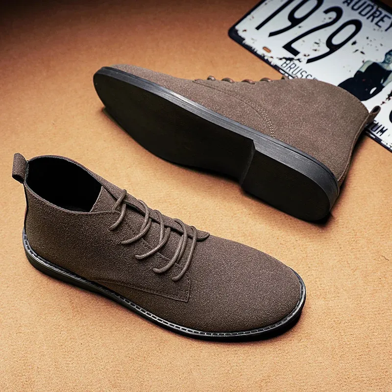 Fashionable suede chukka boots for men, lightweight casual shoes