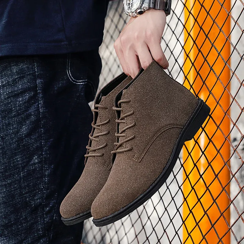 Fashionable suede chukka boots for men, lightweight casual shoes