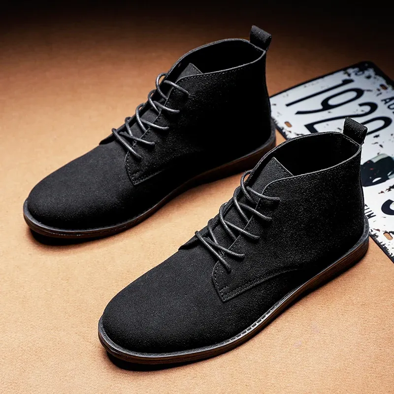 Fashionable suede chukka boots for men, lightweight casual shoes