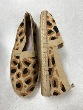 Shoes Flats By Clothes Mentor In Animal Print, Size:8